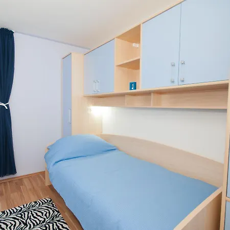 Mit Meerblick Und Direkt Am Kristallklaren * Baska (Krk)
